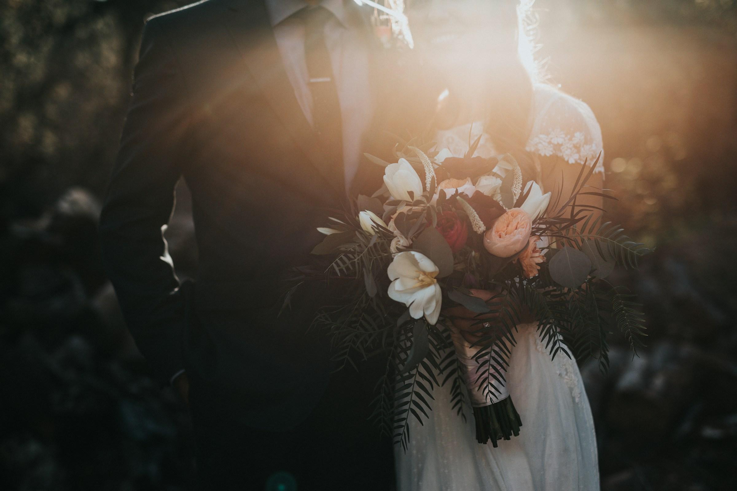 Portrait des mariés au coucher du soleil.jpg
